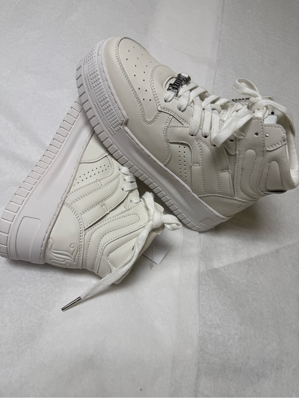 NwT 🌟 Juicy Couture Sneakers White High-Top Sneakers - 🌟